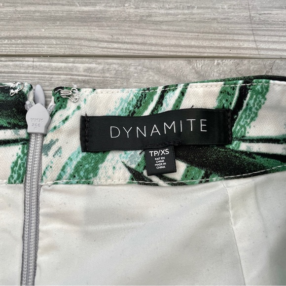 Dynamite Palm Print Tropical Shorts - Picture 6 of 8